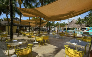 Outdoor seating area at La Cabaña Pizzería at El Dorado Royale Riviera Maya overlooking the
pool and tropical grounds.